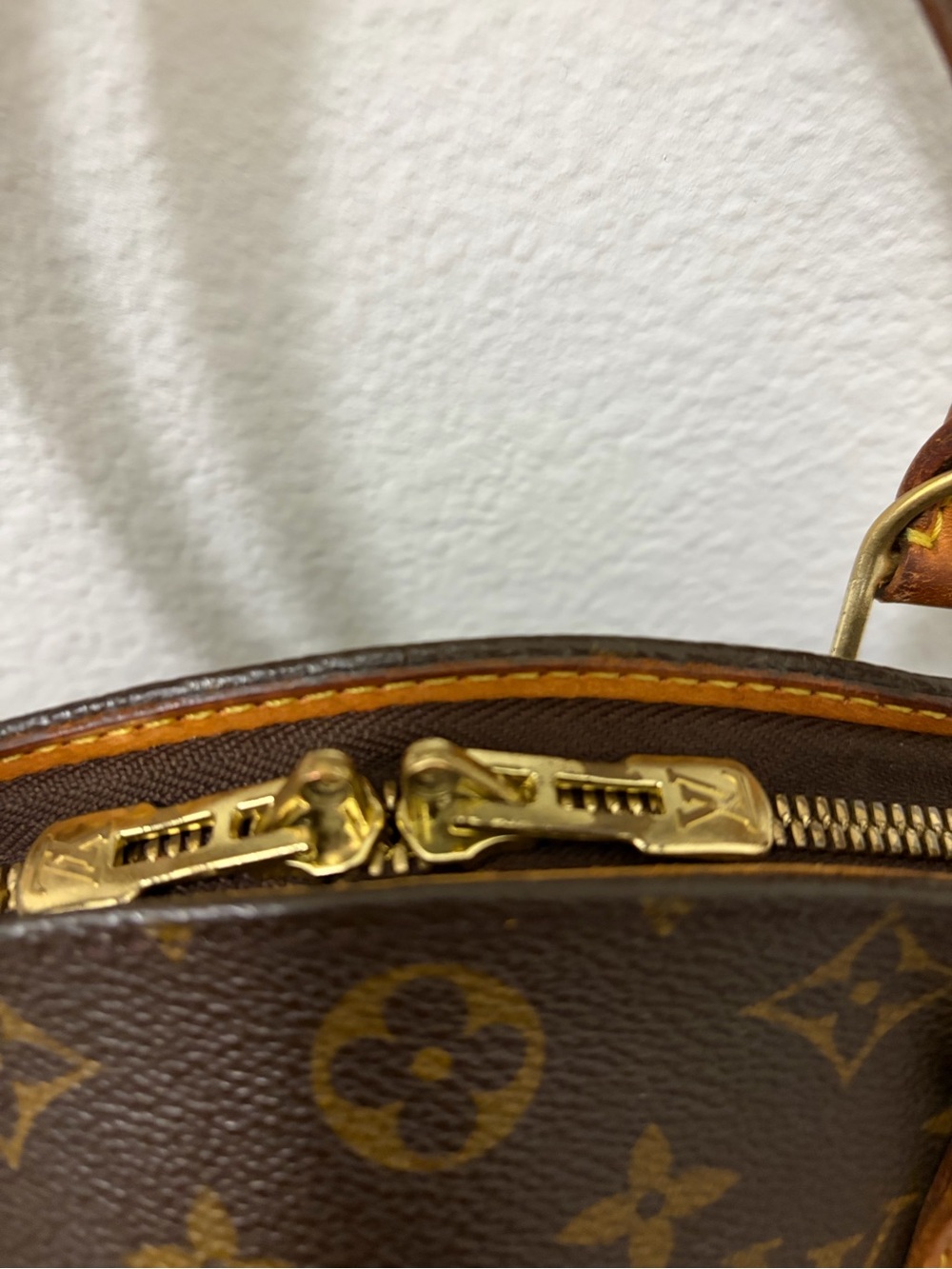 Louis Vuitton Bag - Picture 6 of 11